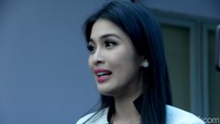 Aktris berusia 33 tahun itu terlihat antusias saat menceritakan konsep pernikahannya. Pool/Ismail/detikFoto.