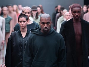 Kanye West Ancam Terus Pakai Nike Sampai Dipilih Jadi Dewan Direksi Adidas