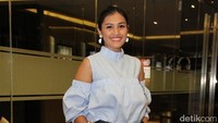 Ratu Anandita tebar senyum manis. Pool/Hanif/detikFoto.