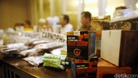Tindakan pelaku ini melanggar pasal 196 dan atau pasal 197 UU nomor 36 tahun 2009 tentang kesehatan.