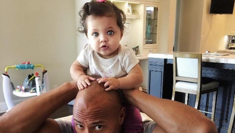 Cara The Rock Ajak Putrinya Peringati Hari Perempuan Internasional/ Foto: Instagram Dwayne Johnson Cara The Rock Ajak Putrinya Peringati Hari Perempuan Internasional/ Foto: Instagram Dwayne Johnson
