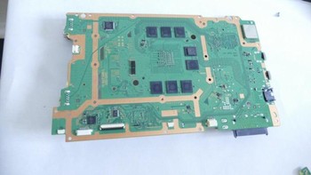 Bagian belakang mainboard PS4 Slim. Tampak barisan chip yang diduga adalah RAM. Foto: Istimewa