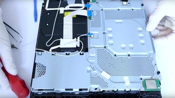 Ketika bodi atas PS4 Slim dibongkar. Foto: Istimewa