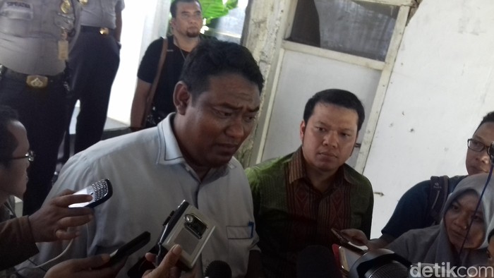 Ini Barang yang Dibawa Polisi dari Padepokan Gatot Brajamusti