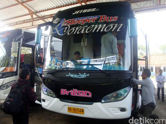 Bus dengan Tempat Tidur Jurusan Jakarta-Wonosobo yang 