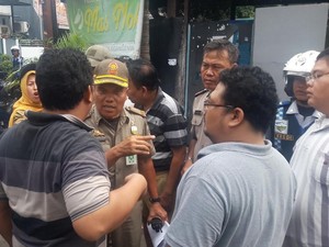 Di Jakarta, Jalanan di Gang-gang Sempit Kerap Jadi Parkir Liar!
