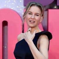 Renée Zellweger tidak menutupi fakta bahwa ia tidak tertarik memiliki anak. Aku tidak pernah bermimpi menjadi ibu, aku tidak pernah berkata, Ketika aku setua ini, aku akan memiliki bayi dan anak lagi. Aku ambil apa yang ditawarkan hidup setiap hari, setiap menit, dan hal lain tidak penting, tuturnya. Foto: Getty Images, Reuters