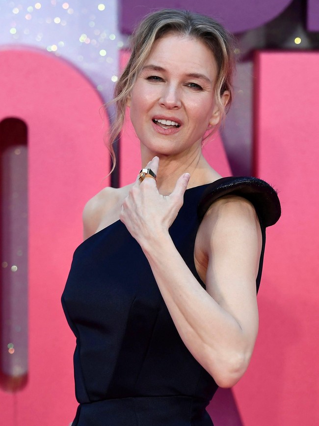 Film Jerry Maguire (1996) sukses merebut hati penonton dengan kisah percintaan sang pemeran utama, Tom Cruise.  Di film yang sempat dijagokan sebagai film terbaik Oscars 1997 itu, Tom Cruise berpasangan dengan aktris Renee Zellweger. (Foto: Getty Images)