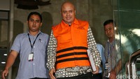 Anggota Komisi III DPR I Putu Sudiartana keluar gedung KPK usai menjalani pemeriksaan, Selasa (6/9/2016).