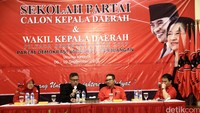 Sekjen PDIP Hasto Kristiyanto (dua dari kiri) juga hadir.