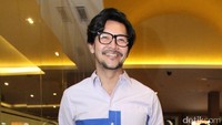Gaya Ferry Salim sanggup buat para kaum hawa meleleh. Pool/Hanif/detikFoto.