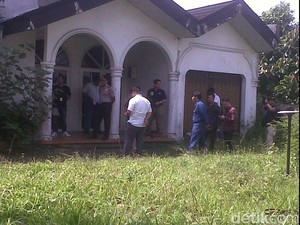 Padepokan Gatot Brajamusti Mulai Digeledah, Pengacara Minta Areal Steril