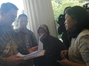 Seorang Ibu Mengadu ke Ahok, Anaknya Kena Celurit dan Tertabrak Motor