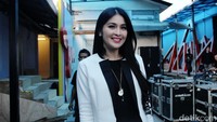 Sandra terlihat cantik. Pool/Ismail/detikFoto.