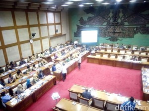 Bos-bos BUMN Rapat dengan Komisi XI DPR Bahas Suntikan Modal