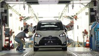 Serta gabungan Kijang Innova, Sienta, dan Yaris dengan total 1.700 unit. Foto: M Luthfi Andika