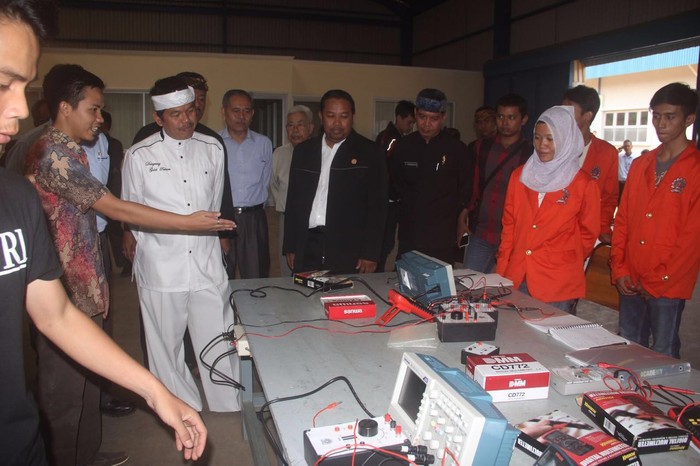 Beasiswa di Purwakarta, Pemuda Pabrik Dididik Jadi Manajer Berkelas