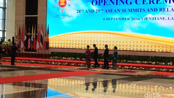 Jokowi Hadiri Pembukaan KTT ASEAN di Laos