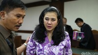 Dalam pembelaannya, Damayanti menegaskan, dirinya adalah korban sistem korup di Komisi V. Dirinya yang baru setahun menjabat sebagai anggota DPR tidak tahu menahu sistem bagi jatah dana aspirasi di Komisi V.