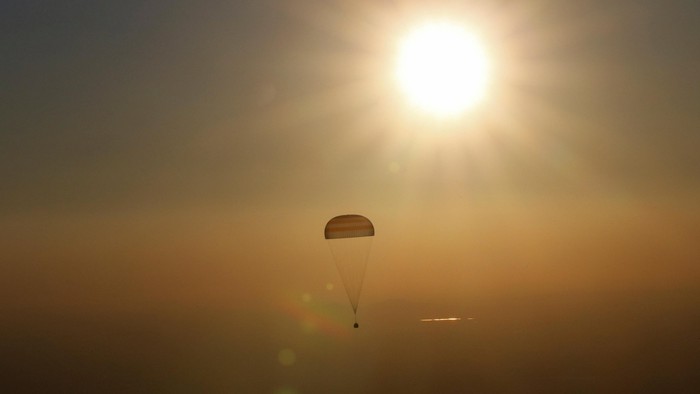 172 Hari di Ruang Angkasa, Astronot AS dan Kosmonot Rusia Kembali ke Bumi
