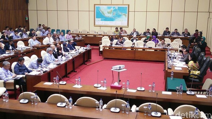 Rapat dengan DPR, Susi Bahas Anggaran Sampai Bajak Laut
