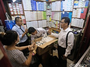7 Apotek Rakyat di Pasar Pramuka Sudah Ditutup