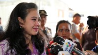Damayanti dituntut 6 tahun penjara dan denda Rp 500 juta subsidair 6 bulan kurungan karena diyakini menerima suap di proyek infrastruktur.