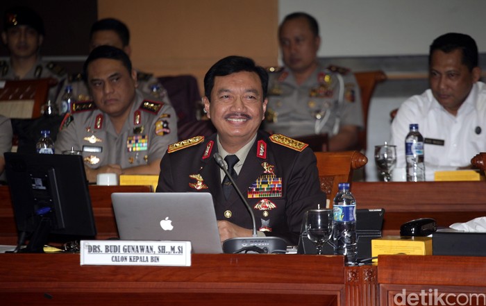 Ditemani Kalemdikpol dan Kakorlantas Polri, Komjen BG Hadiri Paripurna DPR