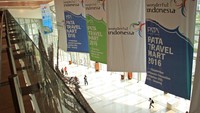 Spanduk besar PATA Travel Mart 2016 beserta logo Wonderful Indonesia telah menghiasi venue ICE BSD. Spanduk penanda acara PATA Travel Mart 2016 juga telah dijumpai sejak keluar dari tol (Randy/detikTravel)