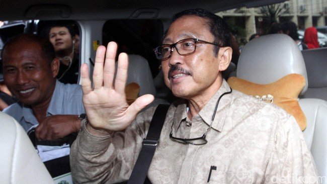 Gatot Brajamusti dan Ary Suta Saling Lempar Bola Panas Kepemilikan Senpi