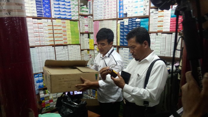 Kasus Obat Ilegal, Polisi Geledah Apotek di Pasar Pramuka