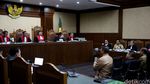 Aguan Bersaksi di Sidang Sanusi