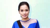 Ibu satu anak itu tampak happy saat berpose di depan kamera. Pool/Palevi S/detikFoto.