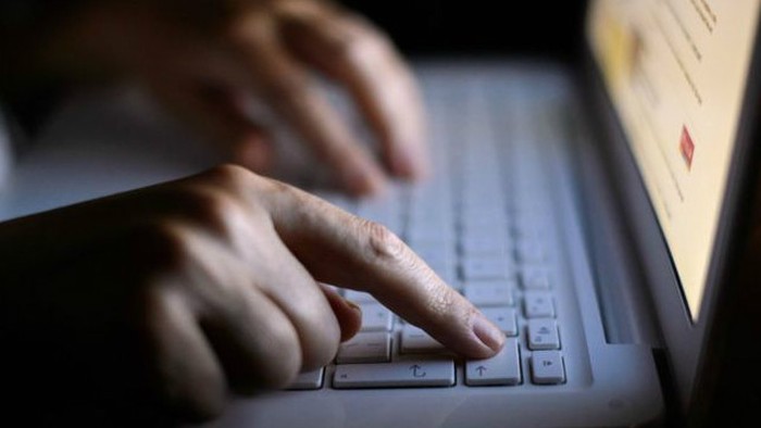 Ilustrasi mengakses situs pornografi. Foto: BBC Magazine Ilustrasi mengakses situs pornografi. Foto: BBC Magazine