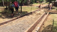 Titik renovasi lain juga ada di sekitar kawasan wisata Pantai Senggigi. Beberapa taman di pinggir jalan mulai dibangun dan dipercantik (Masaul/detikTravel)