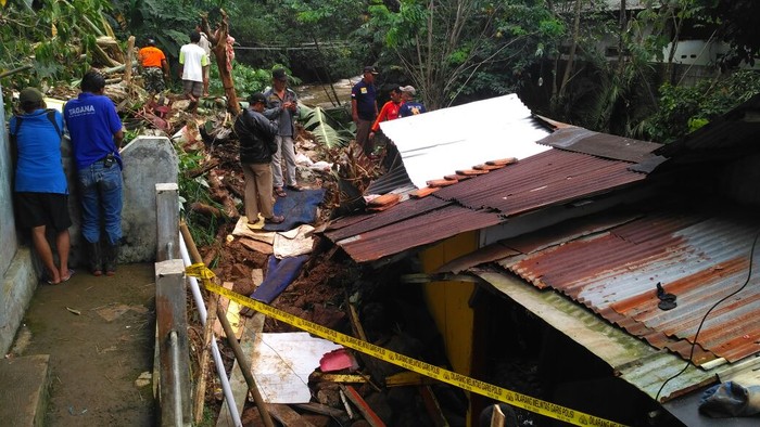 Tebing di Bogor Longsor, 1 Orang Tewas Tertimbun
