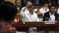 Di awal paparannya, Yasonna menjelaskan bahwa saat hendak mencabut kewarganegaraan Indonesia Arcandra, Ditjen Imigrasi menemukan bahwa mantan Menteri ESDM itu sudah dicabut status warga negara Amerika Serikat-nya. Dibuktikan dengan Certificate of Loss of Nationality of the US yang keluar pada 12 Agustus.