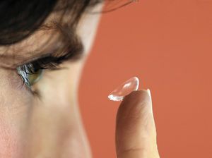 Lagi-lagi Mata Seseorang Jadi Buta Karena Menggunakan Softlens Saat Mandi