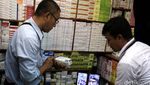 Razia Obat Ilegal di Pasar Pramuka