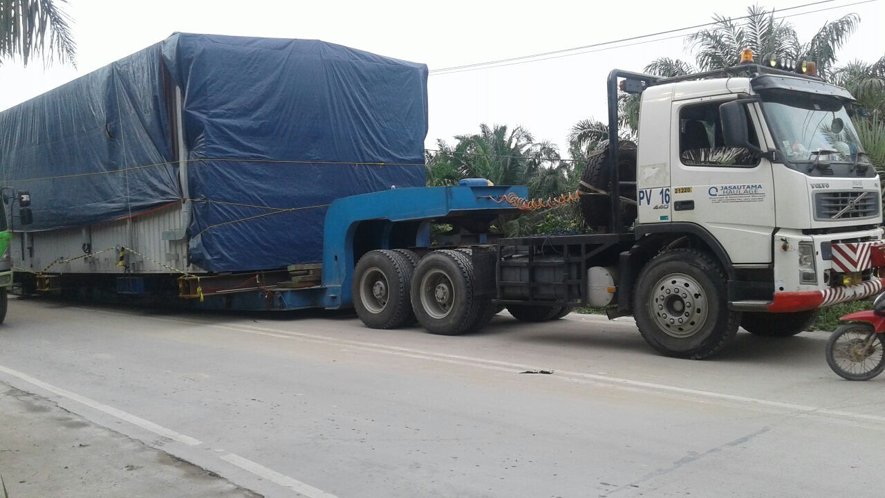 Hampir Semalam Jalintim Riau Macet Parah Gara Gara Truk Angkut