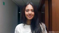 Meski tampil kasual, ia tetap memesona. Pool/Gus Mun/detikFoto.
