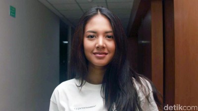 Manisnya Aurelie Moeremans