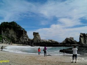 Liburan ke Pacitan, Mainnya ke Pantai Klayar