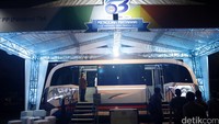 Dengan lebar kapsul 2,2 meter dan panjang 9 meter, satu kapsul made in Subang ini sendiri bisa mengangkut 50 penumpang sekali jalan.