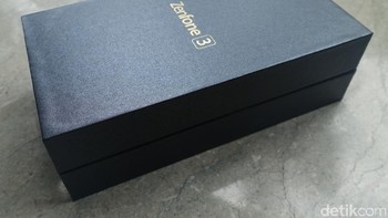 Tampak seperti umumnya kemasan smartphone masa kini. Foto: detikINET/Fino Yurio Kristo
