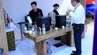 Foto: Lalu tersedia juga kopi dan camilan gratis khas Indonesia seperti onde-onde dan lainnya di paviliun Indonesia. Siapa pun boleh mampir dan mencoba (Randy/detikTravel)