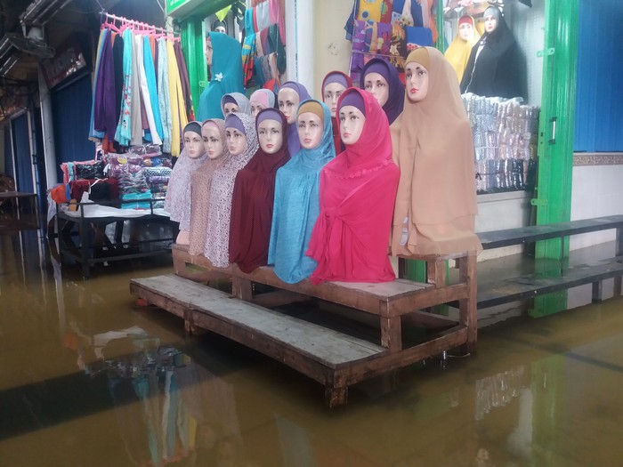 Pasar Cipulir Banjir, Puluhan Pedagang Setop Dagang