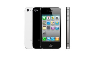 iPhone 4 dirilis 24 Juni 2010. Apple merombak desain ponselnya dengan rangka metal, resolusi layar yang lebih tinggi dan kamera depan. Foto: Apple