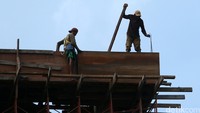 Menurut data BPS Jumlah penduduk yang bekerja di sektor informal pada Februari 2016 sebanyak 70,30 juta orang.