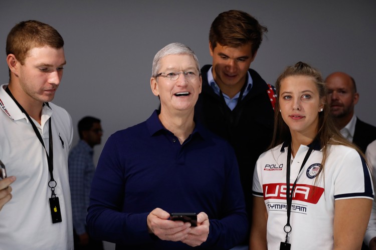 CEO Apple Tim Cook di acara peluncuran iPhone 7.